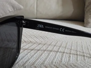 2 Gafas de sol negras y marrones Las 2= 20€