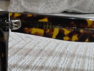 2 Gafas de sol negras y marrones Las 2= 20€