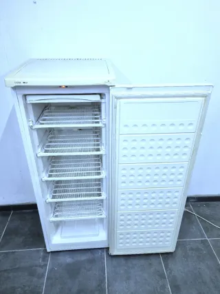 Congelador vertical marca Rommer A+