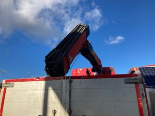 Cabeza tractora Iveco EuroStar con grúa