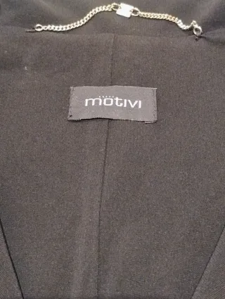 Chaqueta corta negra Motivi estilo blazer elegante