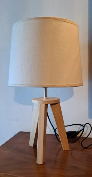 Lámpara de mesa madera estilo nórdico