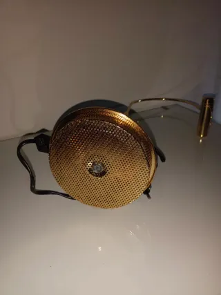 Lámpara de mesa dorada metal