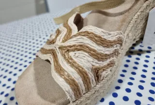 Sandalias cuña NK beige/marrón T40