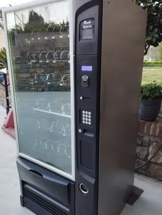 Máquina Snacks Necta Rondo