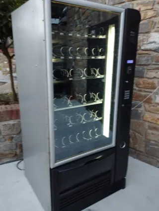 Máquina Snacks Necta Rondo