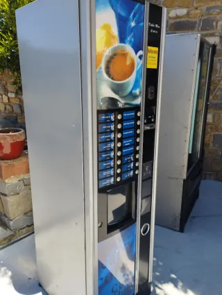 Máquina Snacks Necta Rondo