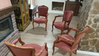 Butaca de terciopelo y madera