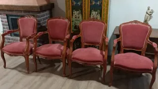 Butaca de terciopelo y madera