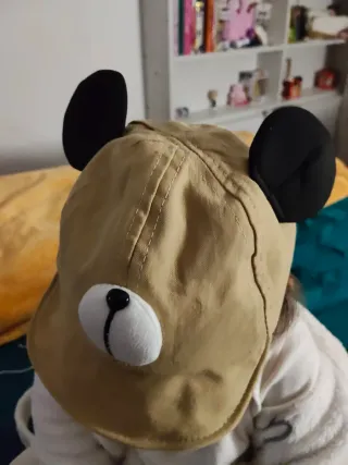 Gorra de bebé oso beige y negro