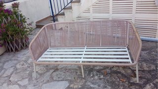 Conjunto exterior: 3 sofas y mesa de cristal.