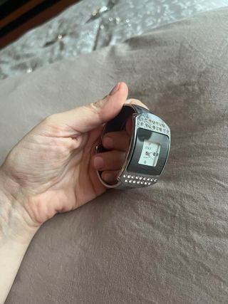 Reloj IEKE Plata y Blanco con Cristales