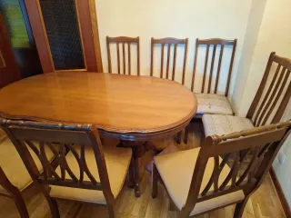 Mesa de comedor ovalada con 6 sillas