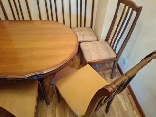 Mesa de comedor ovalada con 6 sillas