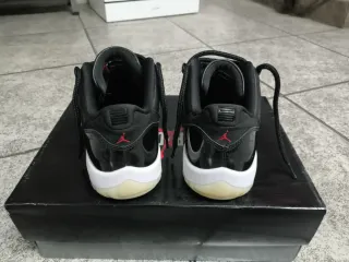 Jordan 11 Retro Low Black/Gym Red Talla 45