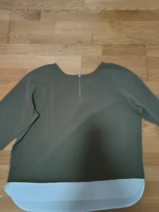 Blusa verde con detalle blanco