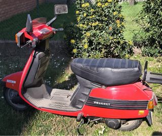 Scooter Peugeot Clásica Roja