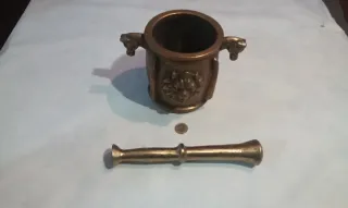 Almirez antiguo de bronce