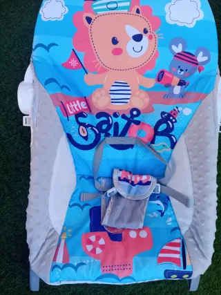 Hamaca bebe con arco de juegos.tiene vibracion