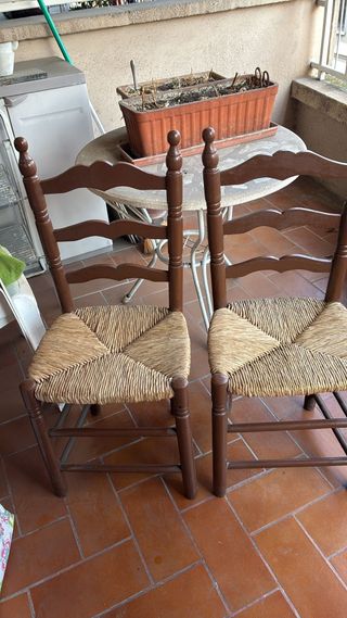 2 sillas madera rústicas con asiento de enea
