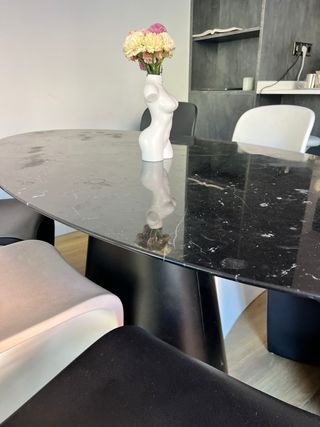 Mesa de comedor ovalada de mármol negro Nuevo 2000