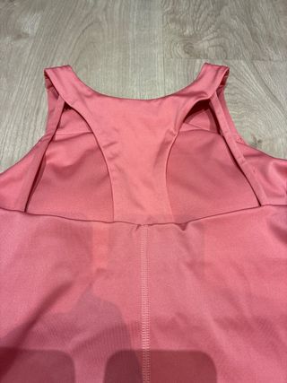 Camiseta deportiva Born rosa con sujetador