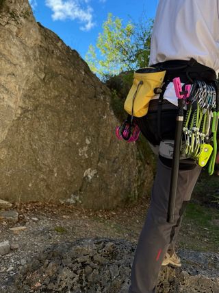 Pértiga escalada verde