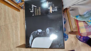 Cafetera de café monodosis con caja