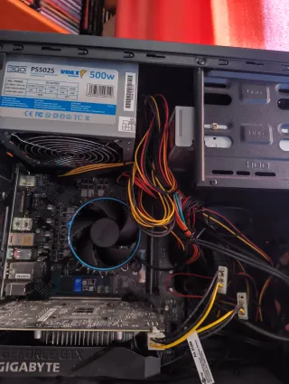 PC Gaming MSI con Monitor, Teclado y Ratón