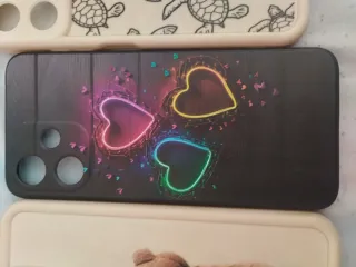 4 Fundas de móvil con diseños