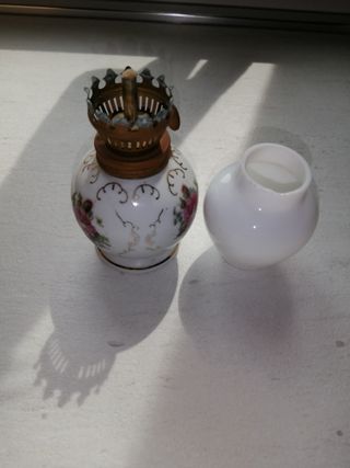 Lampada a petrolio decorata vintage