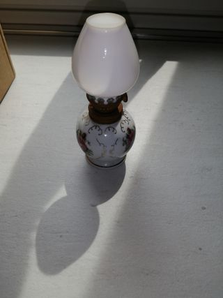 Lampada a petrolio decorata vintage