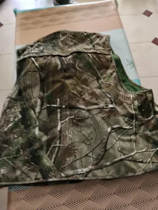 Chaleco de camuflaje con múltiples bolsillos