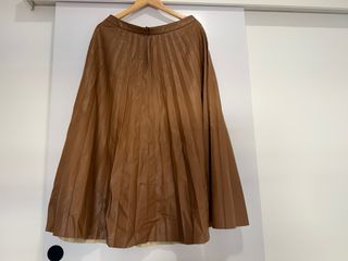 Falda larga Mango marrón plisada Efecto piel