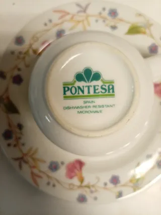 6 tazas de café de porcelana con platillos