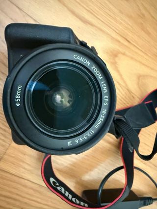 Canon EOS 1200D + Objetivo EF-S 18-55mm