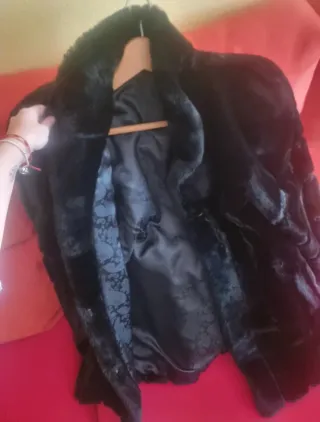 Abrigo de pelo negro