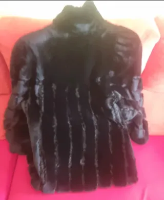 Abrigo de pelo negro