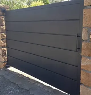 Puerta de acceso antracita