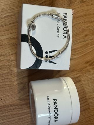 Pulsera Pandora con Charm y Kit Limpieza
