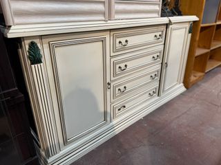 Aparador con espejo y entrega