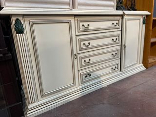 Aparador con espejo y entrega