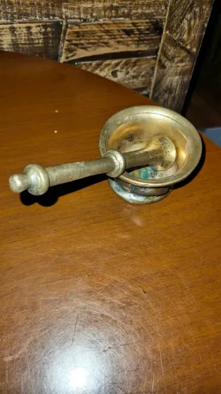 Mortero y mano de bronce antiguo