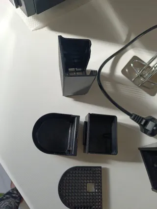 Cafetera Nespresso  Krups con dos cápsulas