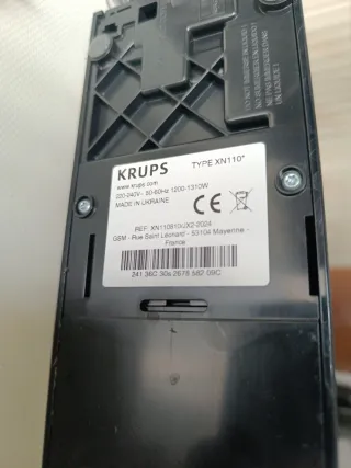 Cafetera Nespresso  Krups con dos cápsulas