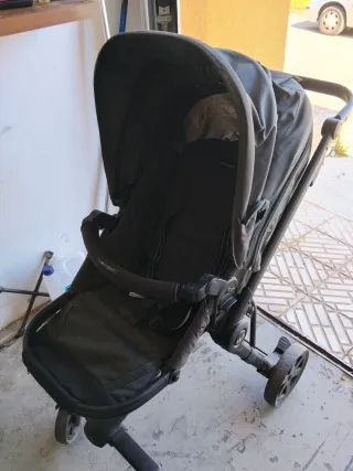 Carrito de bebé gris