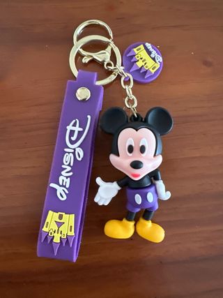 Llavero Mickey Mouse Disneyland Paris Morado