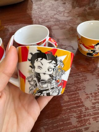 Juego 4 Tazas y Platos Betty Boop
