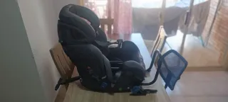Silla de coche para bebé casi nueva