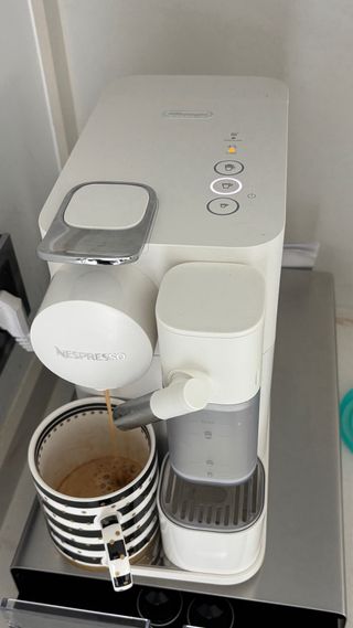 Cafetera Nespresso Lattissima One Blanca nueva